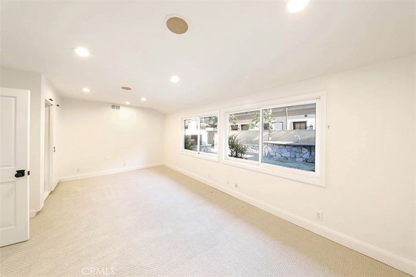 Empty room, Interior, Recessed Lighting