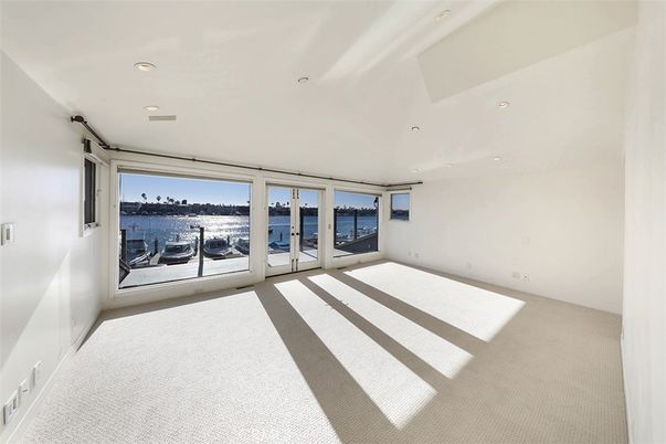 Empty room, Interior, Recessed Lighting, Water