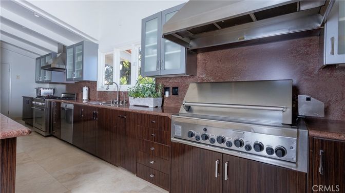 Exterior, Interior, Kitchen, Stainless Steel Appliances