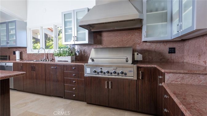 Exterior, Stainless Steel Appliances