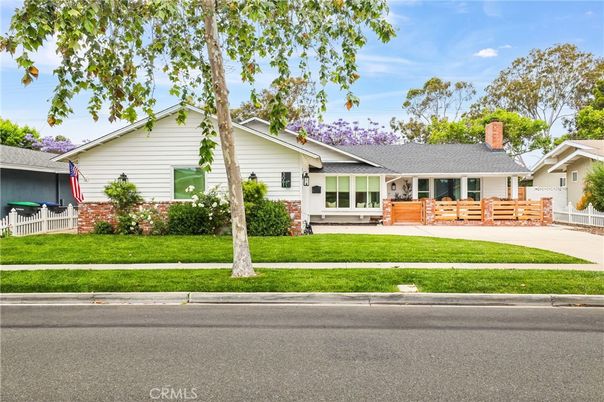 Backyard, Exterior, Facade, Ranch
