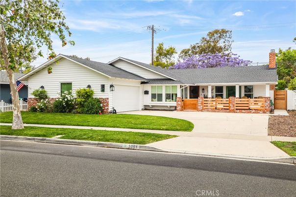 Attached, Exterior, Facade, Ranch