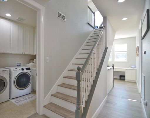 Interior, Recessed Lighting, Washer, Wood Texture Flooring