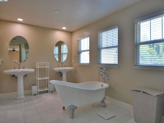 Bathroom, Dual Sink Vanities, Free Standing Baths, Interior, Recessed Lighting