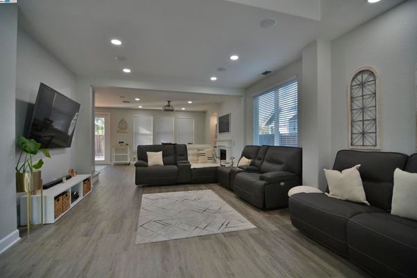 Interior, Living room, Recessed Lighting, Wood Texture Flooring