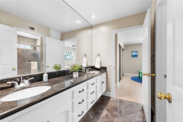 Bathroom, Dual Sink Vanities, Interior, Recessed Lighting
