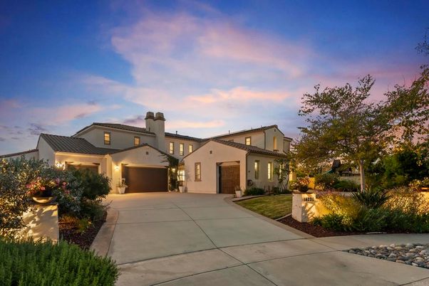 Attached, Exterior, Facade, Mediterranean