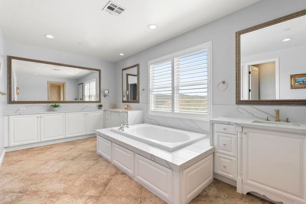 Bathroom, Dual Sink Vanities, Interior, Recessed Lighting
