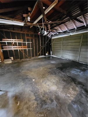 Garage, Interior, Wooden Beams