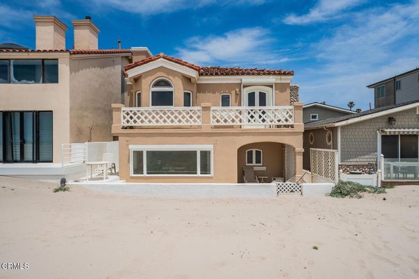 Exterior, Facade, Mediterranean