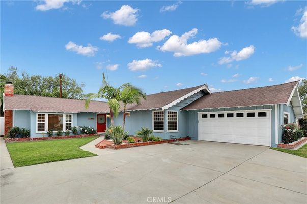 Attached, Exterior, Facade, Ranch
