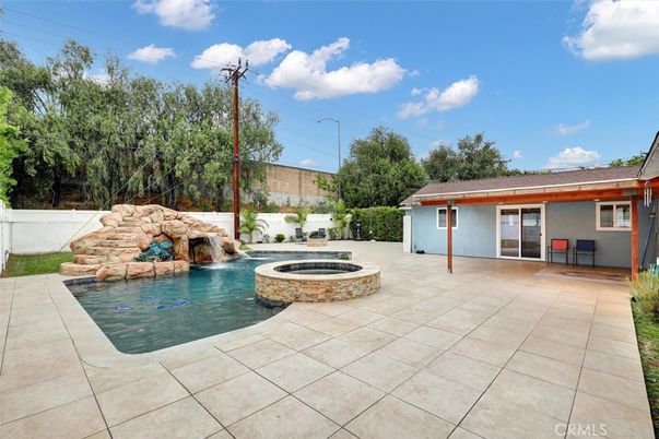 Exterior, Pool