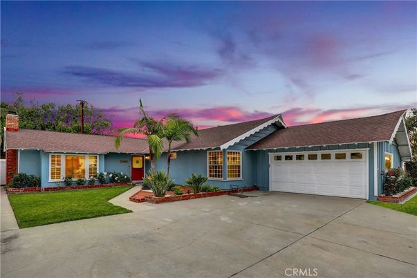 Attached, Exterior, Facade, Ranch