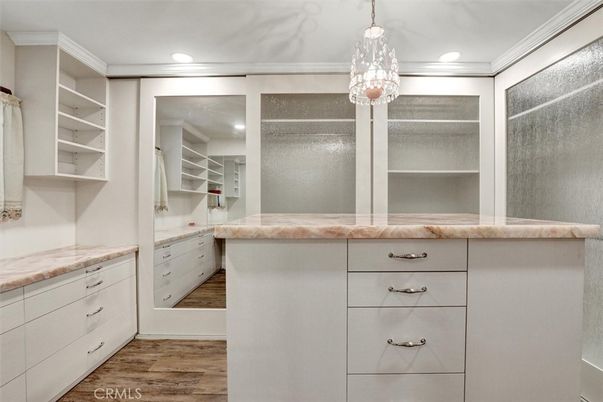 Interior, Pendant Lights, Recessed Lighting, Walk-in Closets, Wood Texture Flooring