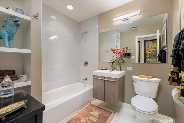 Bathroom, Interior, Recessed Lighting