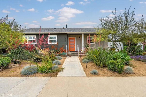 Exterior, Facade, Ranch