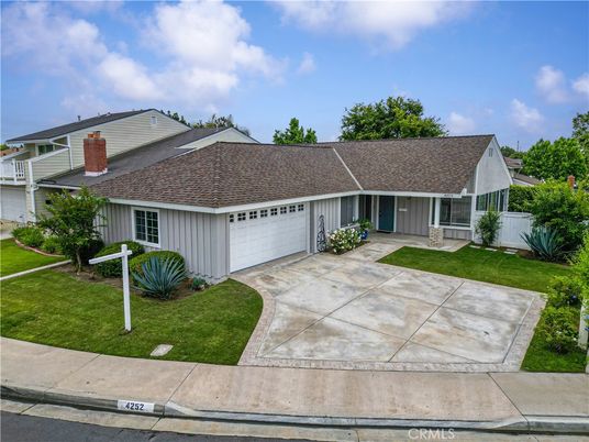 Attached, Exterior, Facade, Ranch