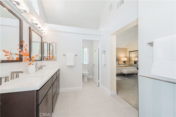 Bathroom, Bedroom, Dual Sink Vanities, Interior