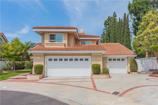 Attached, Exterior, Facade, Mediterranean