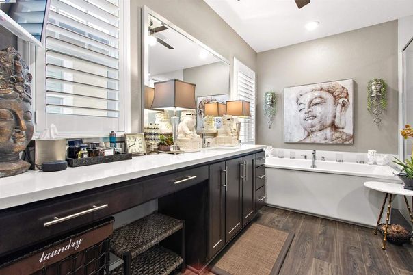 Bathroom, Interior, Recessed Lighting, Wood Texture Flooring