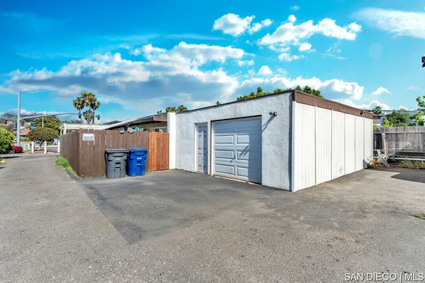Detached Garage, Exterior