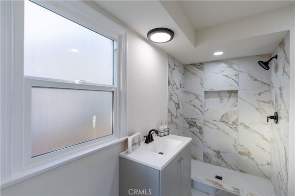 Bathroom, Interior, Marble Walls, Recessed Lighting