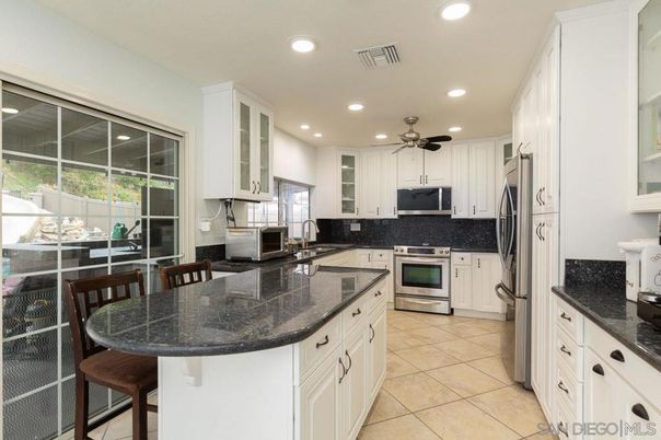 Dining room, Interior, Kitchen, Recessed Lighting, Stainless Steel Appliances
