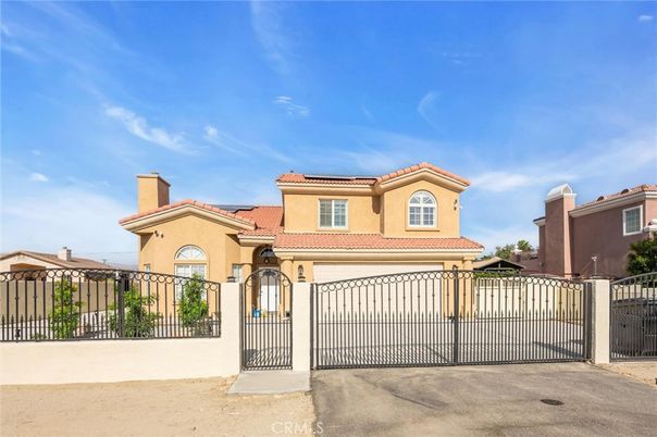 Attached, Exterior, Facade, Mediterranean