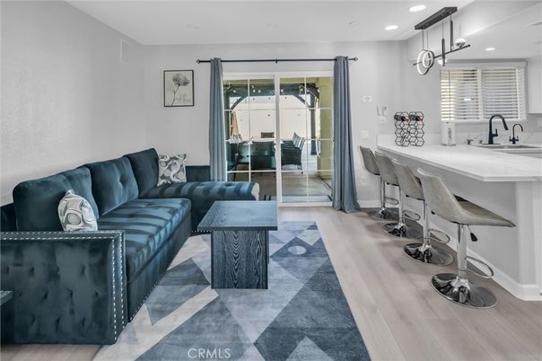 Interior, Living room, Pendant Lights, Recessed Lighting