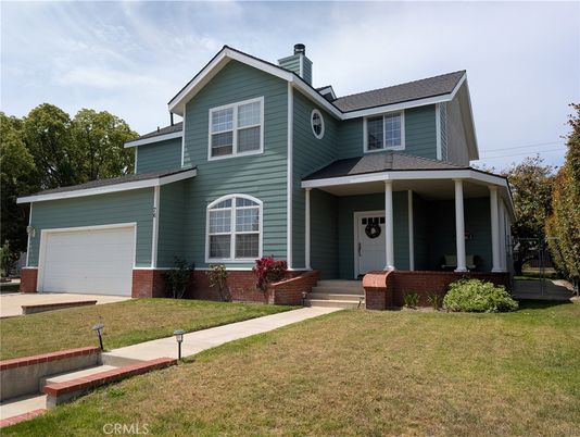 Attached, Exterior, Facade, American Craftsman
