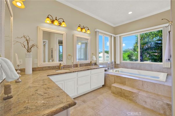 Bathroom, Dual Sink Vanities, Interior, Recessed Lighting