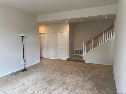 Empty room, Interior, Recessed Lighting