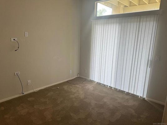 Empty room, Interior