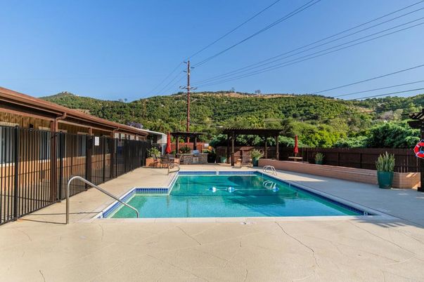 Exterior, Pool