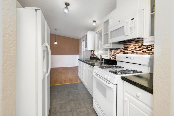 Interior, Kitchen, Pendant Lights, Wood Texture Flooring