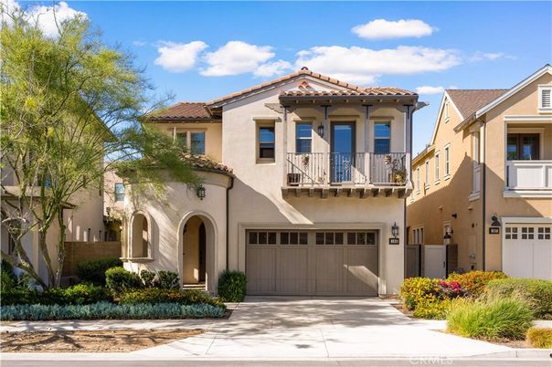 Attached, Exterior, Facade, Mediterranean