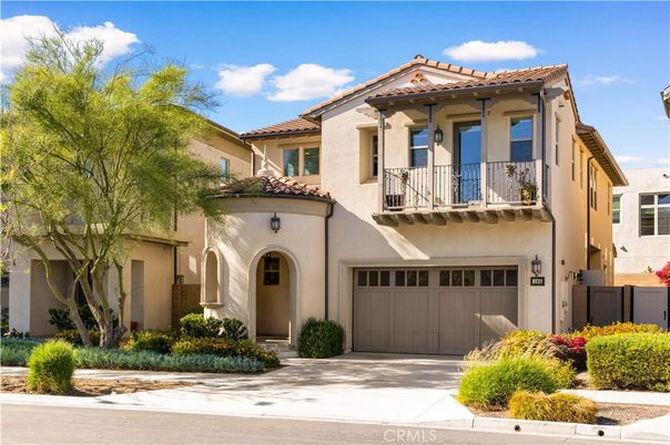 Attached, Exterior, Facade, Mediterranean