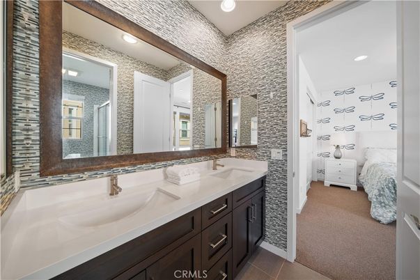 Bathroom, Dual Sink Vanities, Interior, Recessed Lighting