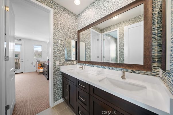 Bathroom, Dual Sink Vanities, Interior, Recessed Lighting