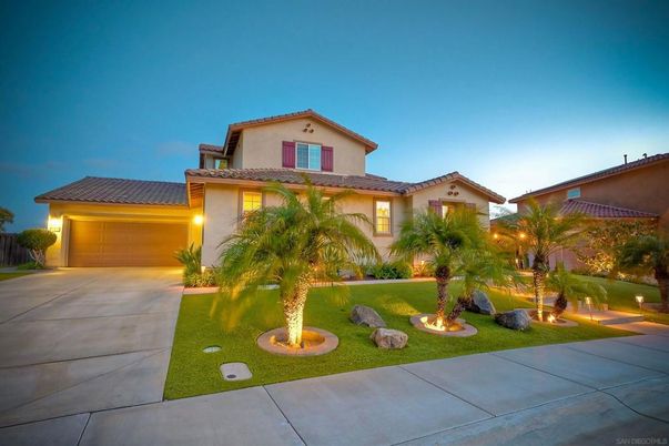 Attached, Exterior, Facade, Mediterranean
