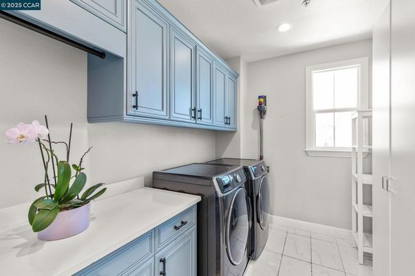 Interior, Marble, Recessed Lighting, Washer