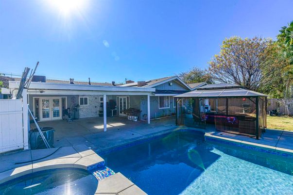 Exterior, Pool