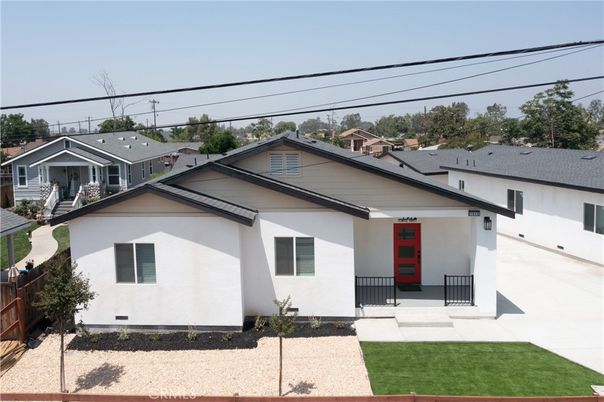Exterior, Facade, Ranch