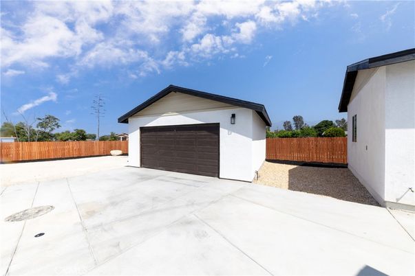 Detached Garage, Exterior