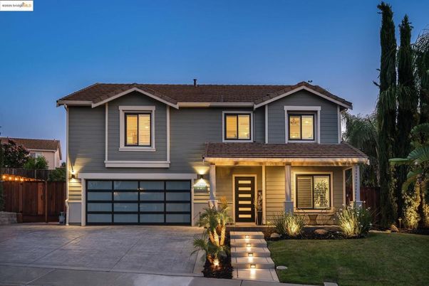 Attached, Exterior, Facade, Modern