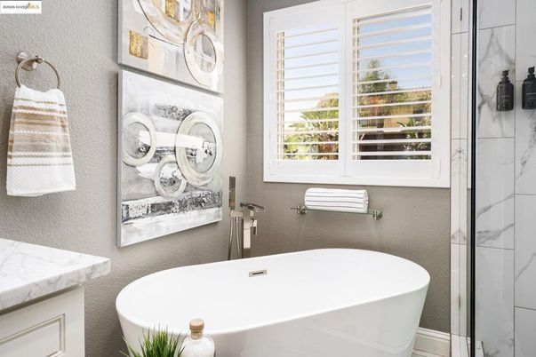 Bathroom, Free Standing Baths, Interior, Marble Walls