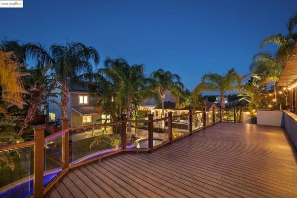Exterior, Wood Texture Flooring