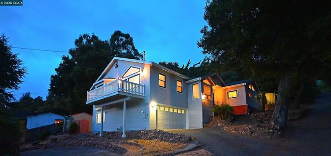 Attached, Exterior, Facade, Modern