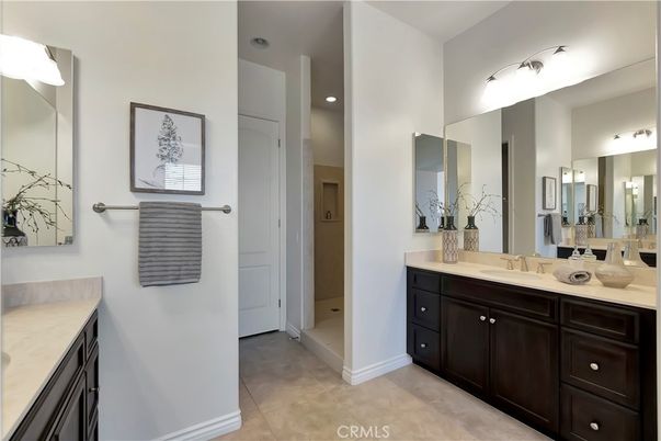Bathroom, Dual Sink Vanities, Interior, Recessed Lighting