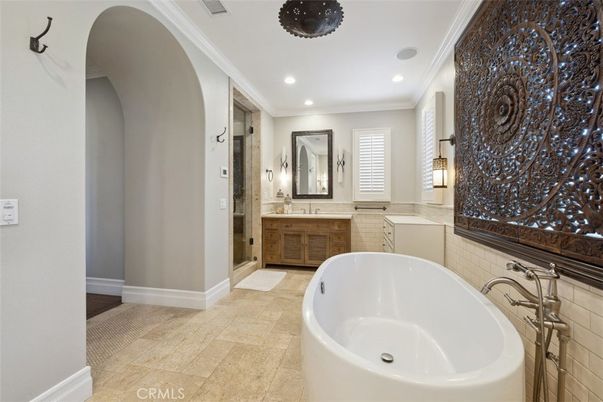 Bathroom, Dual Sink Vanities, Free Standing Baths, Interior, Recessed Lighting